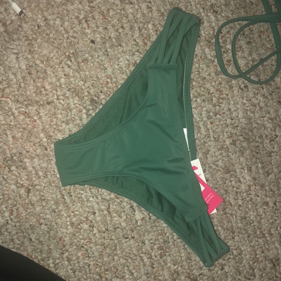 Green bathing suit - Picture 5 of 8